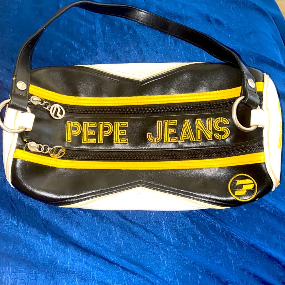 Pepe Jeans shoulder bag.